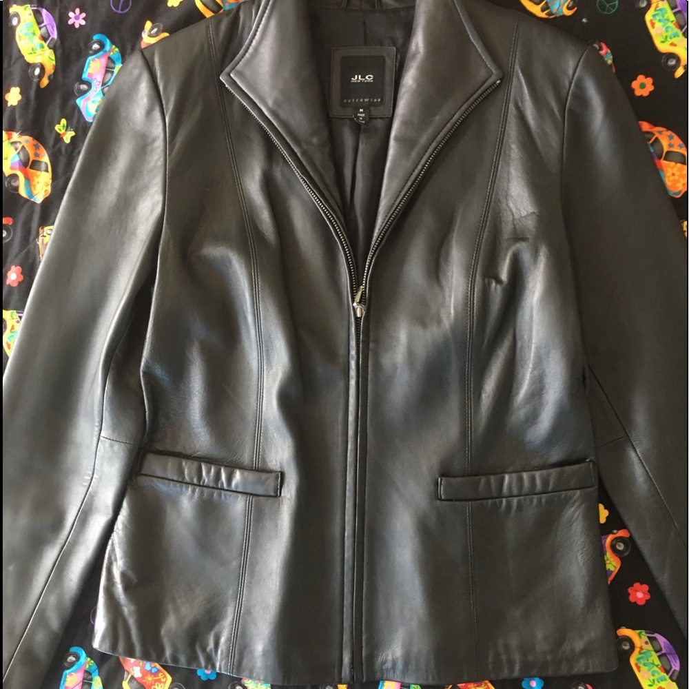 Ladies size M, black leather jacket! Perfect cond.